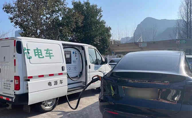 伊吾汽车搭电