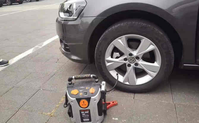 伊吾汽车搭电案例