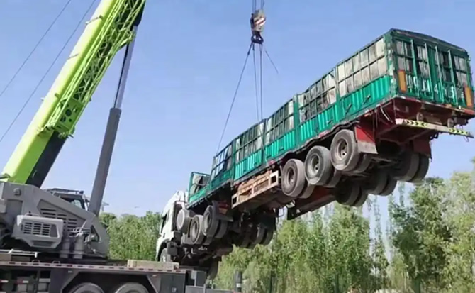 伊吾道路脱困救援案例